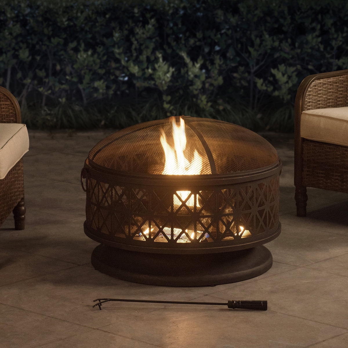 Black Round Steel Outdoor Fire Pit with Spark Screen and Fire Poker Z830